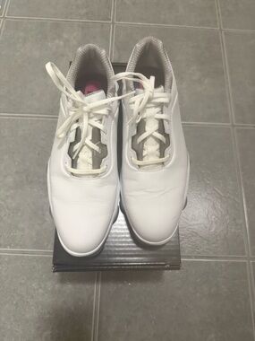 FootJoy Tour Alpha Men’s Golf Shoes 9.5 M White/Gray Spiked